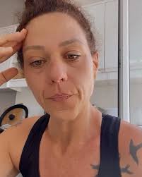 Um dos passos mais importantes para conseguirmos manter uma rotina mais  saudável é ter alimentos pre lavados, cortados e preparados em casa. Quando  temos sempre algo pronto na geladeira\ frigorífico, ...