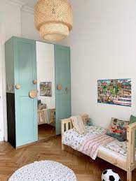 Sich sorglos und unbeschwert dem spielen hinzugeben, gelingt nirgends so gut wie im eigenen kinderzimmer. Muuto Dot Trifft Pax Makeover Kreidefarbe Ausaltmachneu Ikeahack Kinderzimmer In 2021 Kinderzimmer Kinder Zimmer Pax Kinderzimmer