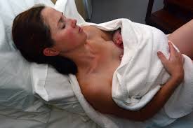 Hebammen empfehlen neben himbeerblättertee zur geburtsvorbereitung auch die dammmassage. Dammmassage Eine Anleitung Zur Vorbereitung Auf Die Geburt