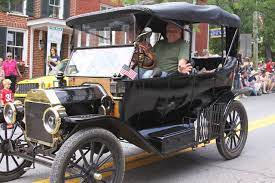 Pin By Insurance Outfitters On 2017 Independence Day Parade Antique Cars Independence Day Parade Antiques