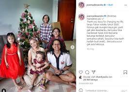 Siapa yang tak kenal raditya dika, seorang komedian, aktor, dan juga sutradara. Uyawonajofdfam
