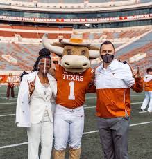 Stephen ambrose sarkisian is an american football coach and former player. Steve Sarkisian On Twitter It S Our First Longhornfriday Allgasnobreaks