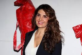 Mayrín Villanueva luce los trajes de baño ideales para mayores de 50