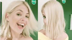 She also revealed in the twitter q&a that the hair needs. Holly Willoughby Bravely Goes For The Chop And Debuts Gorgeous New Short Hairstyle For The Summer Mirror Online