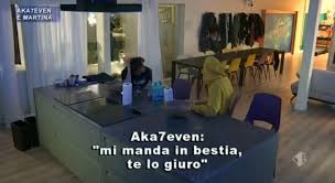 Il giovane nel 2017 esordisce nel mondo la storia tra raffaele e martina non sboccia, il ragazzo nel frattempo si concentra sulla musica e mostra le sue doti pubblicando gli inediti senza. Amici 20 La Vicinanza Di Martina Miliddi A Raffaele Renda E Alessandro Cavallo Scatena La Gelosia Di Aka7even Isa E Chia