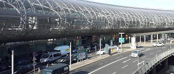 Planen sie ihre anreise rechtzeitig und nutzen sie den preisvergleich der parkplatzbörse. Flughafen Informationen Airport Dusseldorf Dus