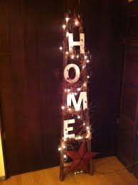 Un Ft 4 Ou 5 Echelle Avec Les Lettres De La Maison Peints Blanc Et Vieilli Place Sur Les Marches Descaliers Les Western Home Decor Home Crafts Americana Decor