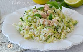 Riso Freddo Tonno Zucchine E Limone Primo Piatto Leggero Estivo Nel 2020 Ricette Riso Con Zucchine Cibo Etnico