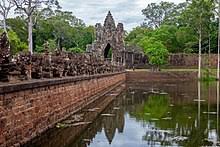 Ibu kota ini didirikan oleh raja jayawarman vii dan mencakup kawasan seluas 9 km². Angkor Thom Wikipedia