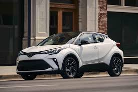 The question is, which offers the most for the money for consumers in canada? 2021 Toyota C Hr Vs 2021 Honda Hr V Head To Head U S News World Report