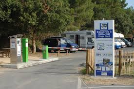 Ce sont des emplacements particuliers qui disposent généralement des bornes permettant aux caravaniers et aux. Aire Camping Car Park A Messanges Tourisme Messanges