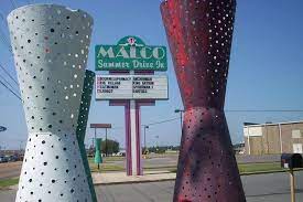 Summer Twin Drive-in Memphis Tn Opened In 1966 Still Open Today Rock On Memphis Twin Drive In Southern Road Trips