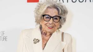 A atriz portuguesa eunice muñoz está internada há alguns dias no hospital de santa cruz, em carnaxide. Yxaza1t8kg4wbm