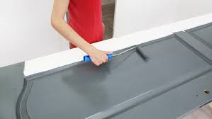 Comment Peindre Une Porte Peintures De Couleurs Pour Les Interieurs Et Les Exterieu En 2020 Comment Peindre Une Porte Portes Peintes Peinture De Portes Interieures