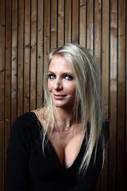 Het klikte en ze spraken af om ooit iets samen op het getouw te zetten. Annelien Coorevits Wikipedia