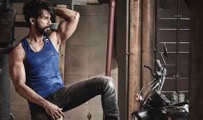 Shahid Kapoor Age Height Weight Biography Body Measurements Affairs Upcoming Movies Net Worth Income Sal Shahid Kapoor Indian Male Model Poses For Men