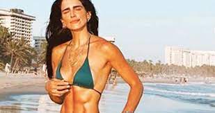 En su perfil de instagram compartió una serie de imágenes en donde aparece realizando poses y señas similares al de tarzan, acción que inmediatamente fue. Barbara De Regil Toma Con Humor Las Comparaciones Con Tarzan Diario El Independiente