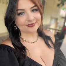 Jaclyn Dickinson's Instagram, Twitter & Facebook