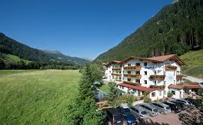 Haus bergblick is very centrally located in bad hofgastein, with only 700 meters to the lift, and within walking distance from the various restaurants and shopping opportunities, which bad hofgastein has to offer. Hotel Bergblick Ab 117 1 3 2 Bewertungen Fotos Preisvergleich Racines Ratschings Sudtirol Tripadvisor