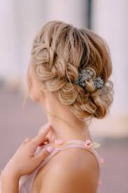 Capelli da matrimonio 5 acconciature per 5 tipi di invitate dalla timida alla fahionista passando per la festaiola, la gipsy e la tradizionalista. Acconciature Da Sposa Capelli Lunghi O Corti Ecco Le Piu Belle
