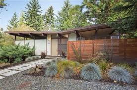65 Simple Clean Modern Front Yard Landscaping Ideas Homevialand Com Modern Backyard Design Modern Landscape Design Mid Century Modern Exterior