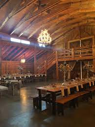 Happily Ever After At The Barn Wedding Venue Knoxville Tn Located In The Foothills Of The Great Knoxville Wedding Venue Barn Wedding Venue Best Wedding Venues