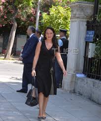Η κυρία μιχαηλίδου εκτός του νεαρού της ηλικίας της έχει και εντυπωσιακό βιογραφικό. Domna Mixahlidoy H Koykla Oikonomologos Poy Orkisthke Yfypoyrgos Ergasias H Zwh Einai Omorfh