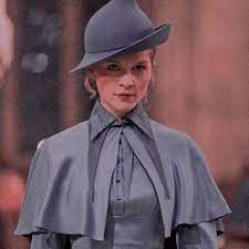 Find and save images from the fleur delacour collection by w4v3s (w4v3s) on we heart it, your everyday app to. Fleur Delacour Harry Potter Movies Harry Potter Actors Harry Potter Portraits