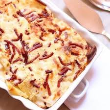 Ma pasta al forno in realtà vuol dire tante cose perché nel forno si possono cuocere spaghetti, fusilli, pennette, gnocchi e tortellini e con una miriade di condimenti sempre diversi. 10 Ricette Con La Besciamella Facili E Gustose