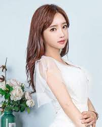 한밤중 서울 강남 한복판에서 무차별 폭행 사건이 발생해 경찰이 수사에 나선 가운데 여배우의 술집 갑질을 폭로한 보복 폭행인지 여부를 조사 중이라고 알려져 논란이 됐다. Wbll2x Qas471m