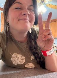 Deb Maker's Instagram, Twitter & Facebook