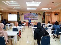 Surat keputusan walikota semarang no.443/523 tahun 2021 (pemkot semarang) tentang peninjauan kembali jam operasional dan pembatasan jumlah tamu/peserta kegiatan pada. Kadin Semarang