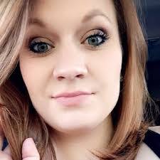 Ellie Fischer's Instagram, Twitter & Facebook