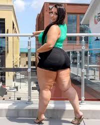 Amber Nova - Page 33 - Plus-Size Models - Curvage