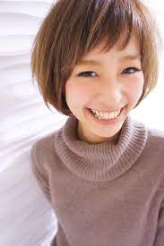 2021 伸ばしかけショートを楽しもう 中途半端に見せないおしゃれなヘアスタイル紹介 ヘアスタイリング ヘアスタイル アシメバング