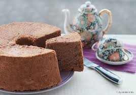 Aggiungere il succo di pompelmo giallo, un cucchiaio alla volta , quando sarà ben amalgamato, iniziare ad aggiungere la farina poca alla volta, girando con delicatezza con un cucchiaio. Angel Cake Al Cioccolato Ricetta Golosa E Sofficissima