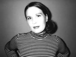 Bladed: Overdådig og minimalistisk kunstpop