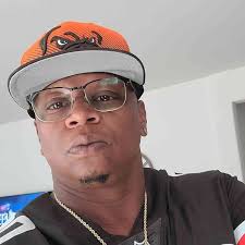 I need friends 🥹 genuine friendship . .drop a comment ill inbox u myself  🥹 ❤️