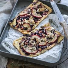 Rotkohl Flammkuchen Mit Apfeln Und Camembert Tinastausendschon Rezept Flammkuchen Rotkohl Lebensmittel Essen