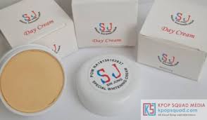 Sep 30, 2018 · cara membedakan cream herbal plus asli dan palsu lainnya yaitu bisa dilihat dari kemasan produk. Ciri Ciri Cream Sj Palsu Dan Gambar Cream Sj Palsu Kpop Squad Media All About K Pop And Intermezzo