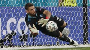 Unai simón is a goalkeeper for athletic club and wears the number 1. Ggizeccnbnd75m