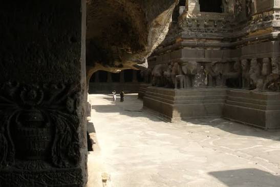 File:Ellora Caves, India, Majestic Kailasa Temple.jpg - Wikimedia Commons