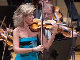 Ihre herausragenden künstlerischen fähigkeiten zeigen sich in ihrem reichtum des tons, dem unübertrefflichen ausdruck, ihrer vollendeten technischen virtuosität und tiefen musikalität. Federers Poetischer Spielweise Muss Man Verfallen Sagt Geigen Virtuosin Anne Sophie Mutter Tageswoche