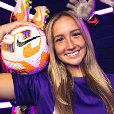 Ally Brown (@aallybrownn)