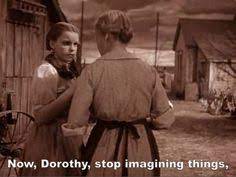 Incarnant les espoirs et les rêves d'une jeunesse aspirant à un monde idéal d'amour et de joie, la chanson fut écrite en une nuit pour judy garland 2 qui l'interpréta dans le film le magicien d'oz, et elle devint le thème musical qui devait bercer toute sa vie. Auntie Em And Dorothy Wizard Of Oz Movie The Wonderful Wizard Of Oz Wizard Of Oz