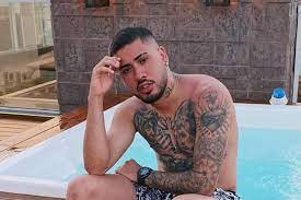 Mc kevinho is a brazilian rap artist whose real name is kevin de azevedo. Morreu Mas Passa Bem Kevinho Desmente Fake News Sobre Sua Morte
