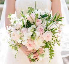 Whether you're channeling reese witherspoon or gwen stefani, there's a blushing blush isn't the only color in this adrianna papell maxi dress: Pink Daisy Wedding Bouquet Photo Jahre Heinz Wedding
