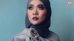 7 years ago7 years ago. Perniagaan Halangan Liza Hanim Aktif Menyanyi