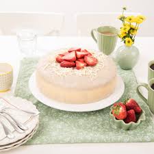 Wir zeigen schritt fã¼r schritt, wie sie marzipanrosen ganz einfach marzipanfiguren selber machen pagewizz die autoren marzipanfiguren. Erdbeer Marzipan Torte Rezept Von Backen De