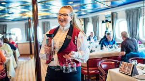 Ms vesterålen continues to be a big hit with the line's aficionados, though, for its more intimate size. Ms Vesteralen Klassische Postschiffroute